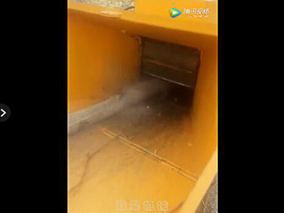 果樹枝粉碎機(jī)視頻客戶現(xiàn)場進(jìn)料展示