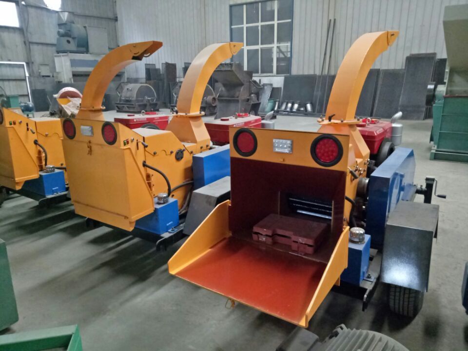 樹(shù)枝粉碎機(jī)設(shè)備結(jié)構(gòu)和工作要注意的幾個(gè)方面