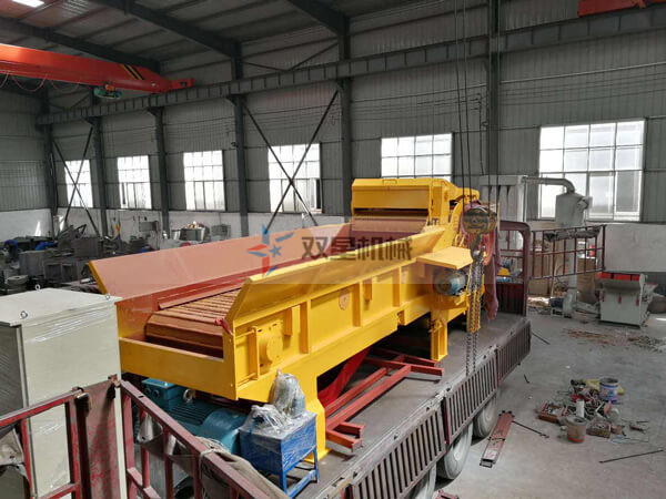 模板破碎機(jī)車間裝車現(xiàn)場(chǎng)