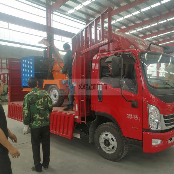 果<a href='http://www.qioe.cn' target='_blank'><span><a href='http://www.qioe.cn/1/229.html' target='_blank'><span>樹枝粉碎</span></a>機(jī)</span></a>發(fā)貨現(xiàn)場