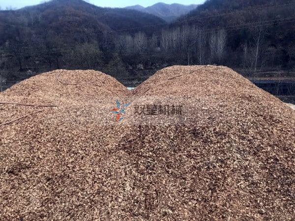 木材粉碎機(jī)木片粉碎料菌類養(yǎng)殖現(xiàn)場(chǎng)