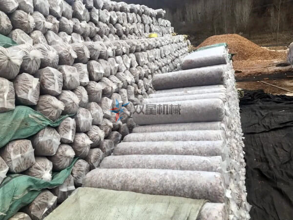 木材粉碎機木片粉碎料菌類養(yǎng)殖現(xiàn)場