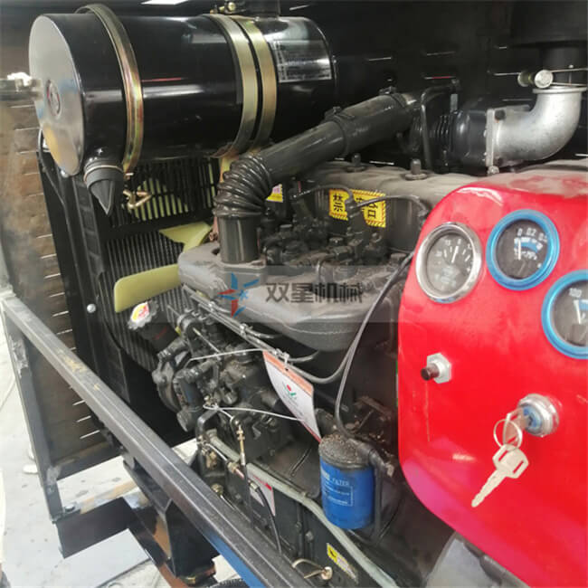 樹(shù)枝粉碎機(jī)柴油機(jī)局部圖