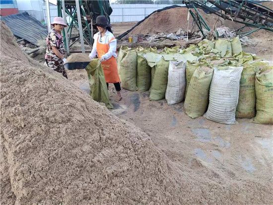 鋸末機客戶生產(chǎn)現(xiàn)場自拍