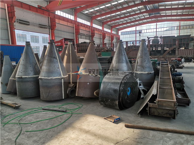 樹(shù)枝粉碎機(jī)及除塵設(shè)備配件現(xiàn)場(chǎng)拍攝