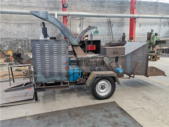 800型樹枝粉碎機(jī)生產(chǎn)車間實(shí)拍