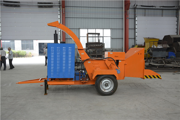 樹枝粉碎機為什么更適合在園林作業(yè)？有何優(yōu)勢？