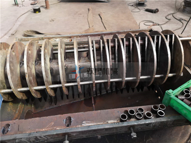 鋸末粉碎機內(nèi)部結(jié)構圖