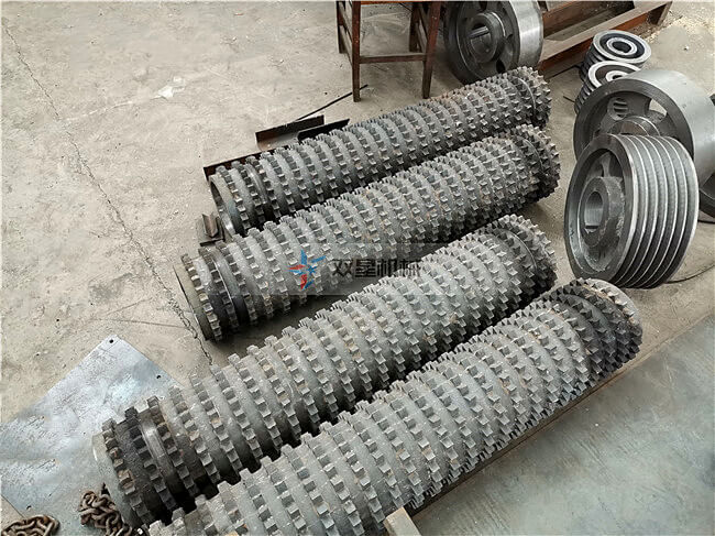 模板破碎機(jī)進(jìn)料狼牙輥