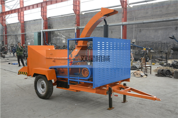 移動(dòng)樹(shù)枝粉碎機(jī)成為城市綠化園林廢物處理核心設(shè)備