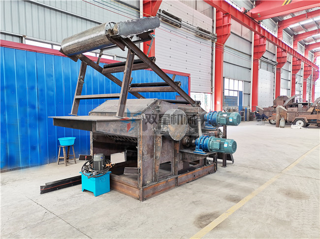 工地模板破碎機(jī)設(shè)備現(xiàn)場拍攝