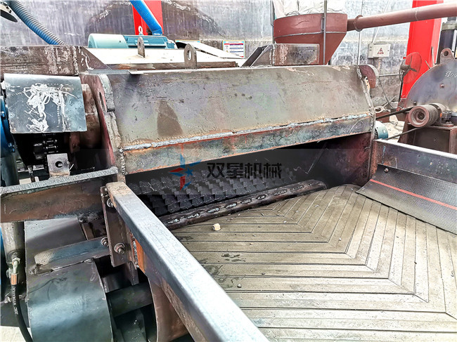 廢舊模板破碎機(jī)廠家實(shí)拍模板破碎機(jī)及內(nèi)部結(jié)構(gòu)