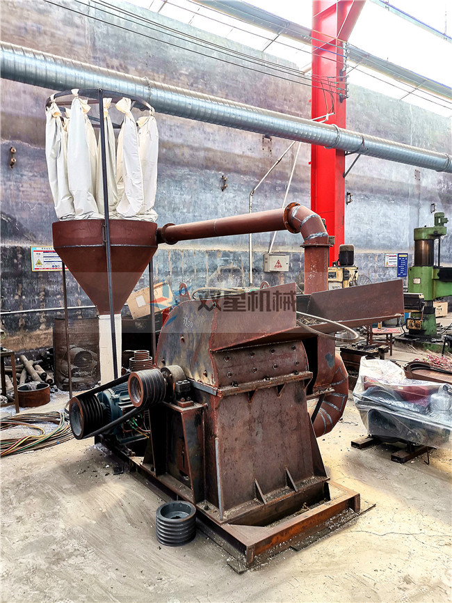 鋸末粉碎機(jī)廠家鋸末機(jī)設(shè)備現(xiàn)場(chǎng)實(shí)拍