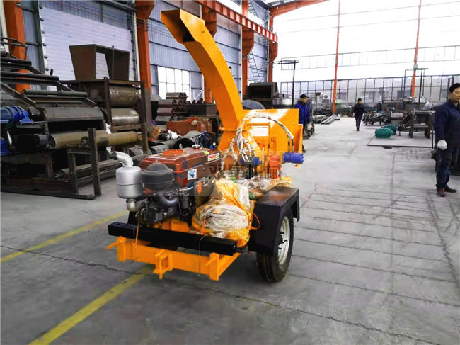 移動樹枝粉碎機|園林樹枝粉碎機發(fā)貨現(xiàn)場