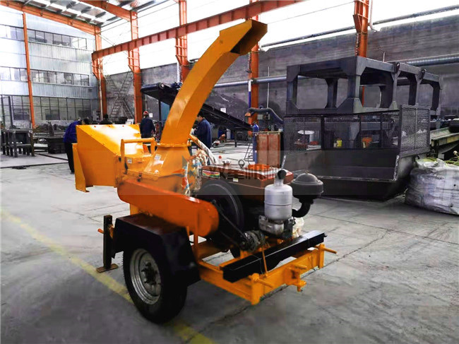 移動樹枝粉碎機|園林樹枝粉碎機發(fā)貨現(xiàn)場