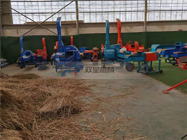 秸稈木材粉碎機設(shè)備倉庫實拍