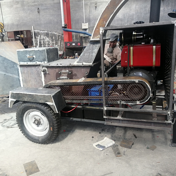 柴油版樹枝粉碎機技術(shù)參數(shù)詳細介紹