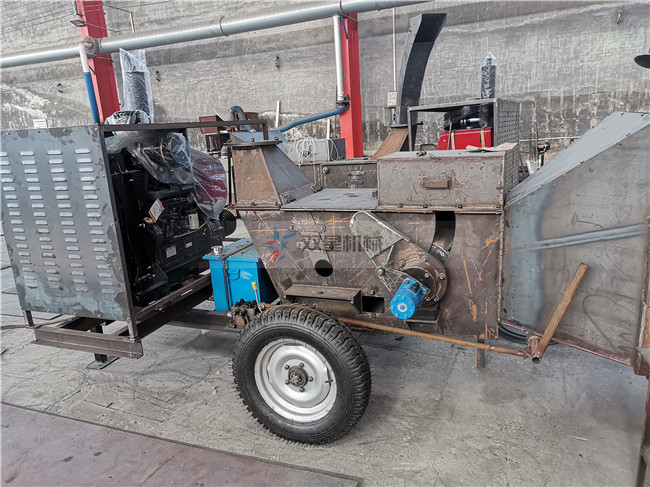 樹枝粉碎機(jī)是解決城市綠化、樹枝修剪中最佳的園林機(jī)械