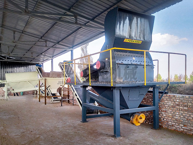 怎樣避免木材粉碎<a href='http://www.qioe.cn' target='_blank'><span><a href='http://www.qioe.cn/1/229.html' target='_blank'><span>樹枝粉碎</span></a>機</span></a>廠家機零部件的頻繁替換