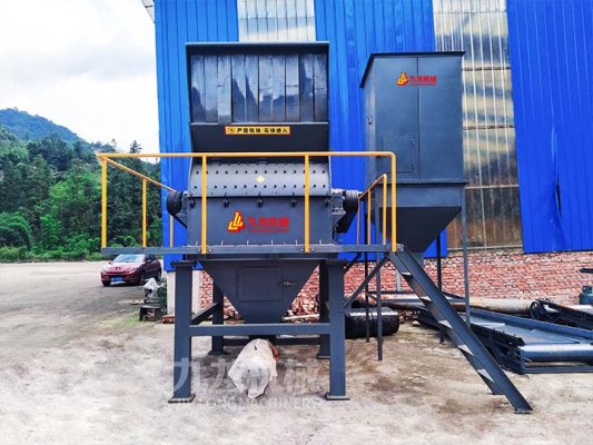 教大家如何去減小樹(shù)枝粉碎機(jī)廠家木材粉碎機(jī)磨損的現(xiàn)象