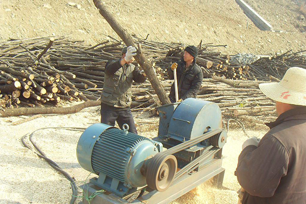 皓星木材粉碎機(jī)的<a href='http://www.qioe.cn' target='_blank'><span><a href='http://www.qioe.cn/1/229.html' target='_blank'><span>樹(shù)枝粉碎</span></a>機(jī)</span></a>廠家成品有哪些作用？
